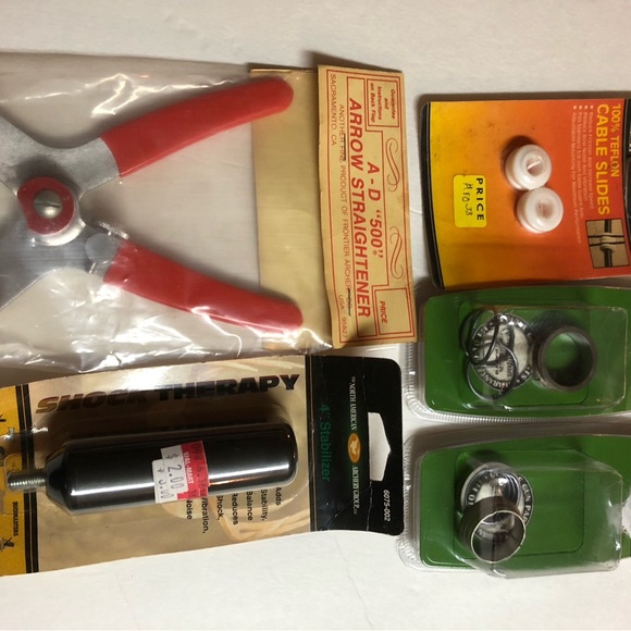 GREAT BARGAIN. Large lot of hunting supplies. Some new. Some excellent cond. - Picture 9 of 17